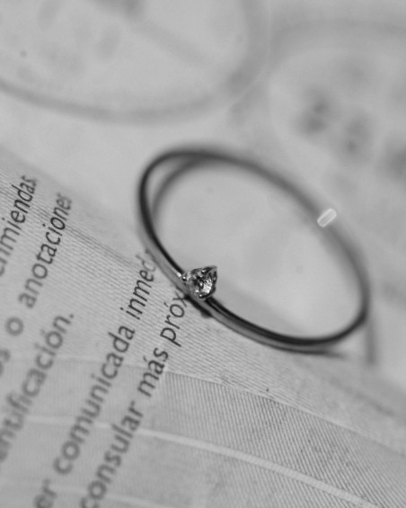 Ring med diamant i vitt guld | LECARRE