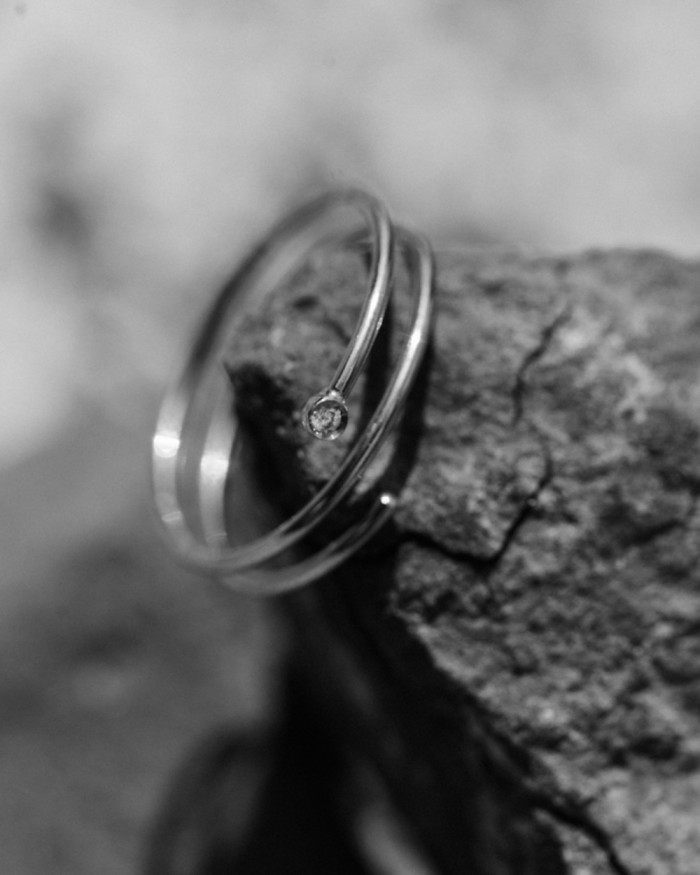Witte gouden ring met diamanten spiraal | LECARRE