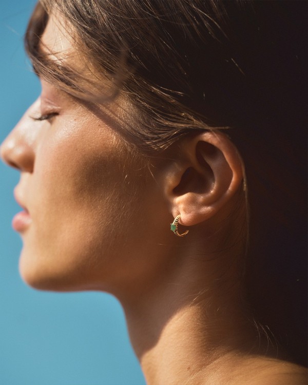 Ribbed Gold Ring with an Oval Emerald | LECARRE 2