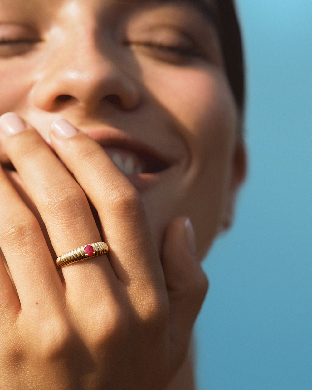 Gold & Ruby Oval Galloned Ring | LECARRE