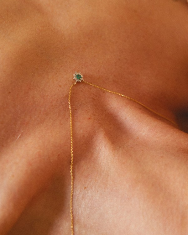 Collar Sloth roseta de oro 18K con esmeraldas y diamantes | LECARRE 2