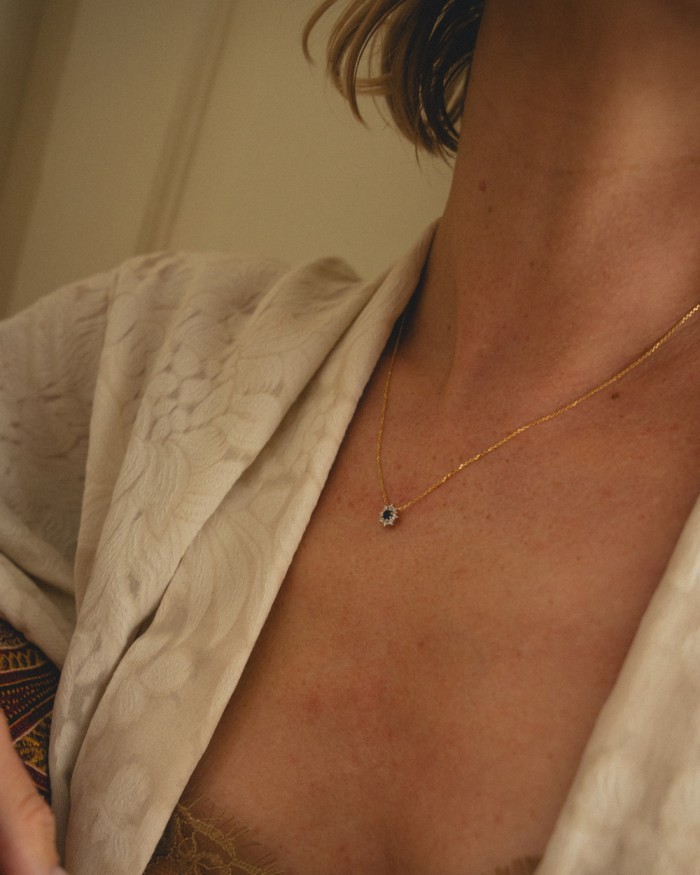 Collar Sloth roseta de oro 18K con zafiros y diamantes | LECARRE