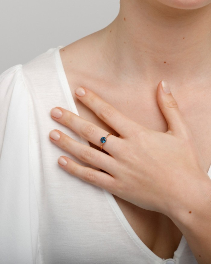 Inel cu Topaz Albastru Londra și Diamant lateral | LECARRE