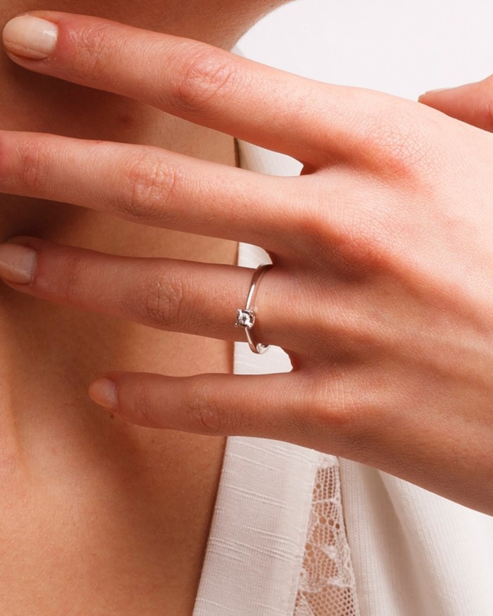Solitärring mit 6 Krappen, Weißgold und Diamant | LECARRE