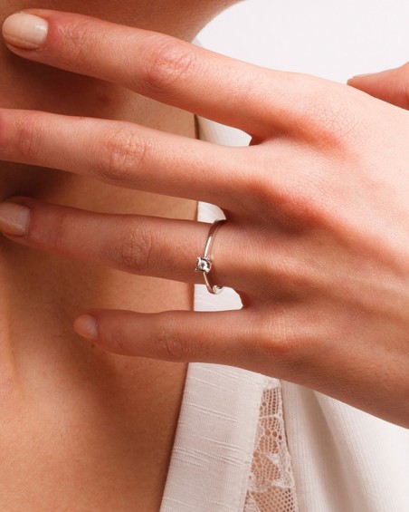 Solitärring mit 6 Krappen, Weißgold und Diamant | LECARRE