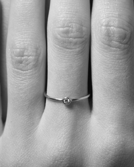 Witte gouden solitaire diamanten ring | LECARRE