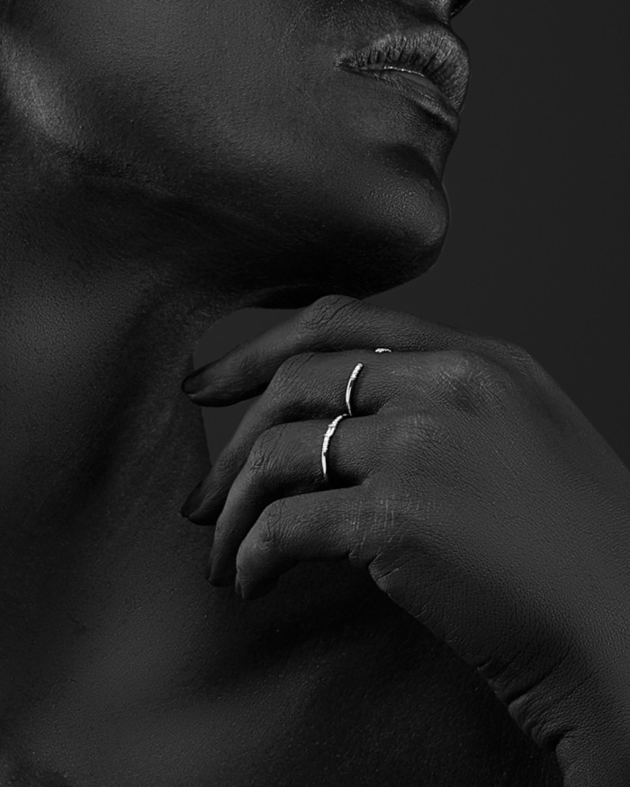 Öppen ring i vitt guld och diamanter | LECARRE