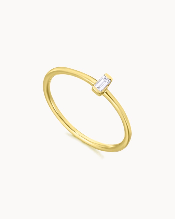 Ring met baguettegeslepen diamant in geelgoud | LECARRE