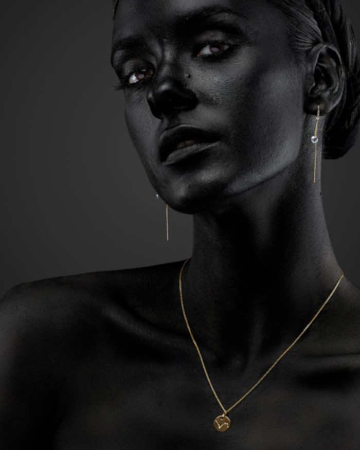 Oorbellen met gouden ketting en witte topaas | LECARRE