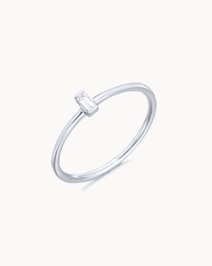 Ring med baguetteslipad diamant i vitt guld | LECARRE