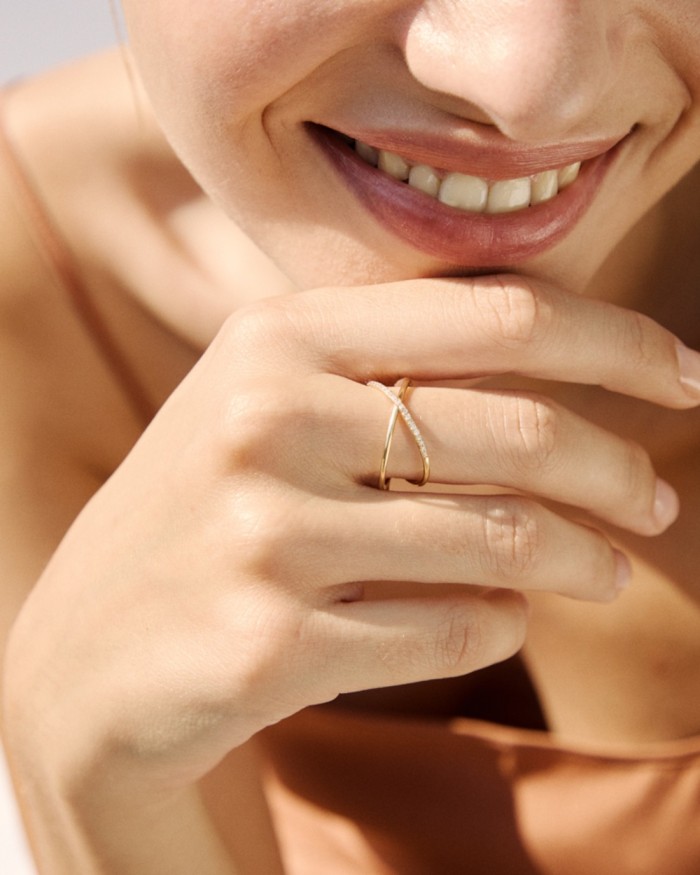 Kreuzring aus Gold und Diamanten | LECARRE