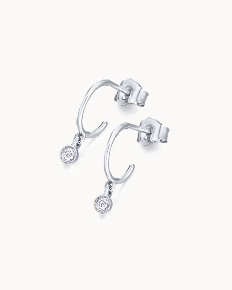 Open oorring met hangende diamant in witgoud | LECARRE