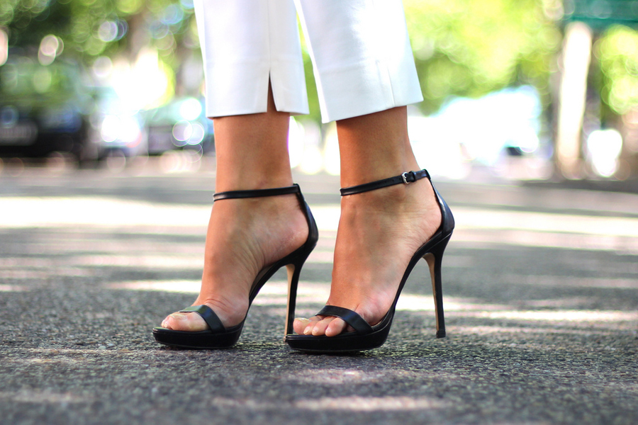 Sandalias de color de negro de Zara